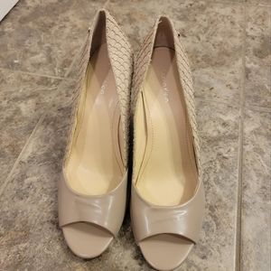 Calvin Klein Qammie Peep Toe Wedge Light‎ Taupe